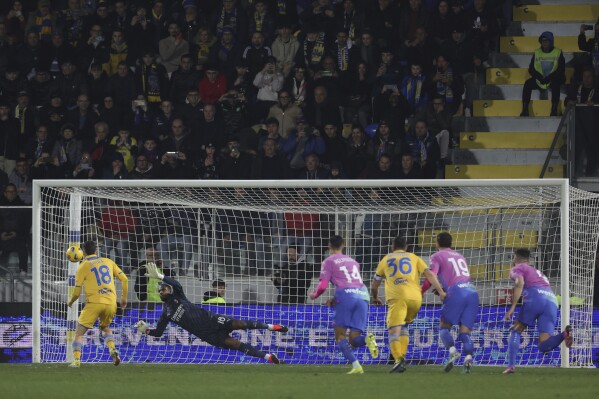 Super sub Jovi snatches 3 2 win for Milan at Frosinone to pile